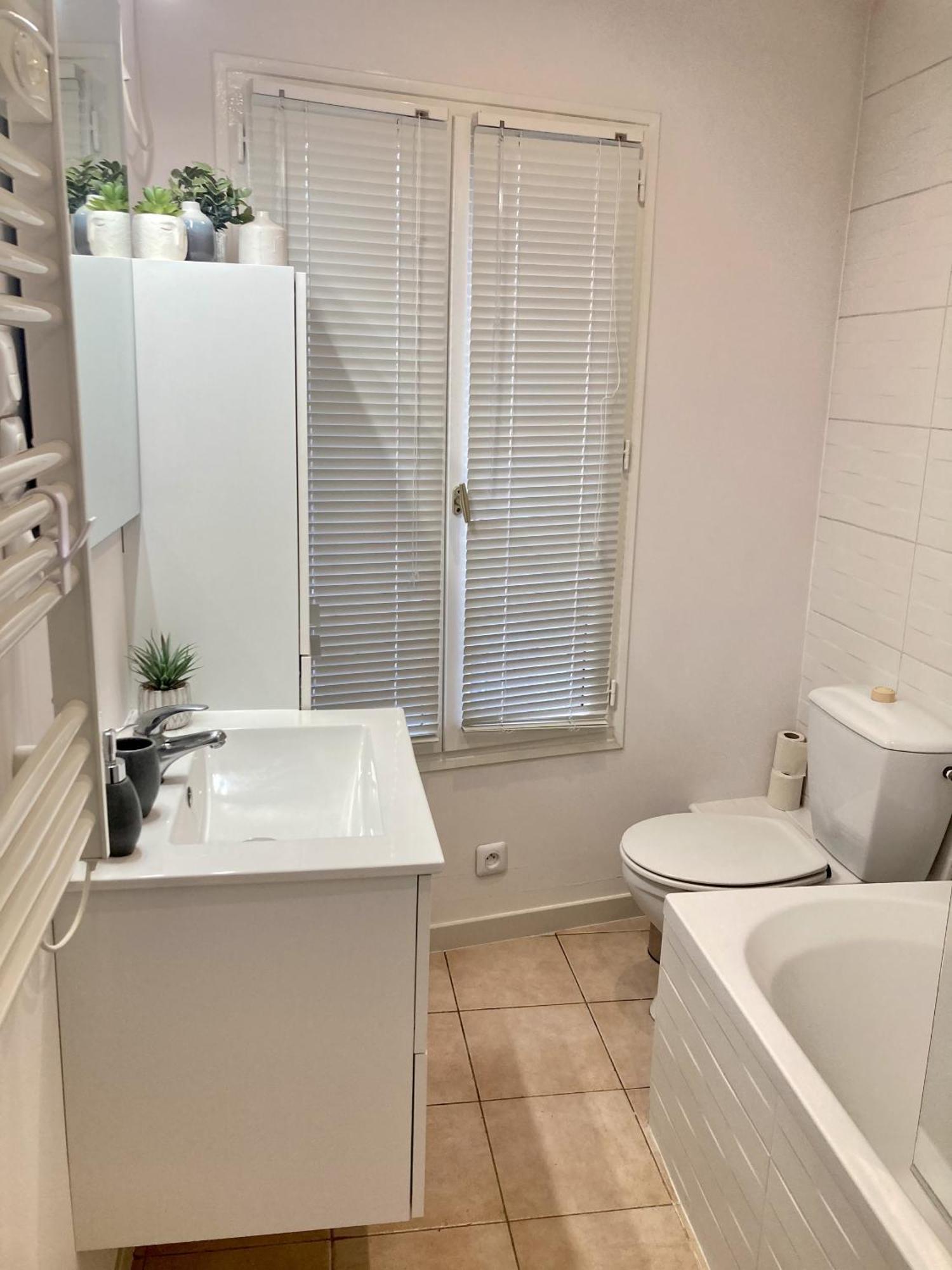 Alex Place's Apartment Saint-Ouen-l'Aumone